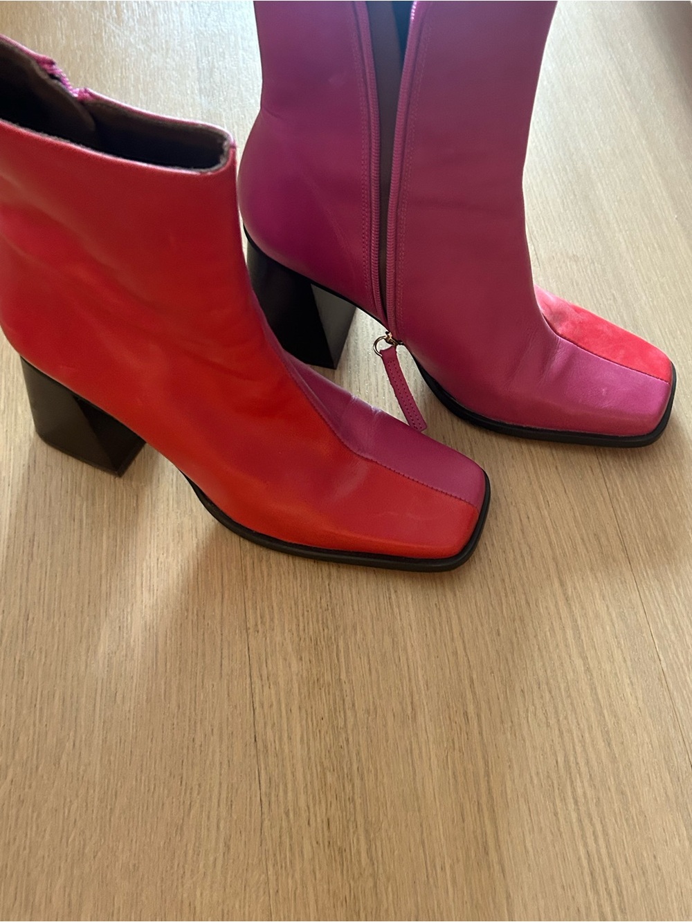 ALOHAS Two-Tone Red and Pink Square-Toe Ankle Boots